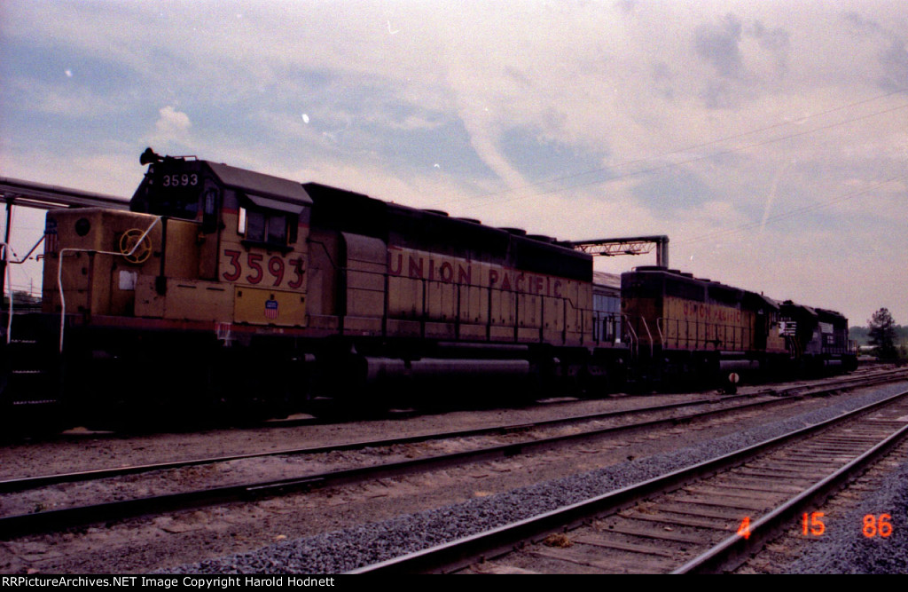 UP 3593 & 3192 in NS Glenwood Yard